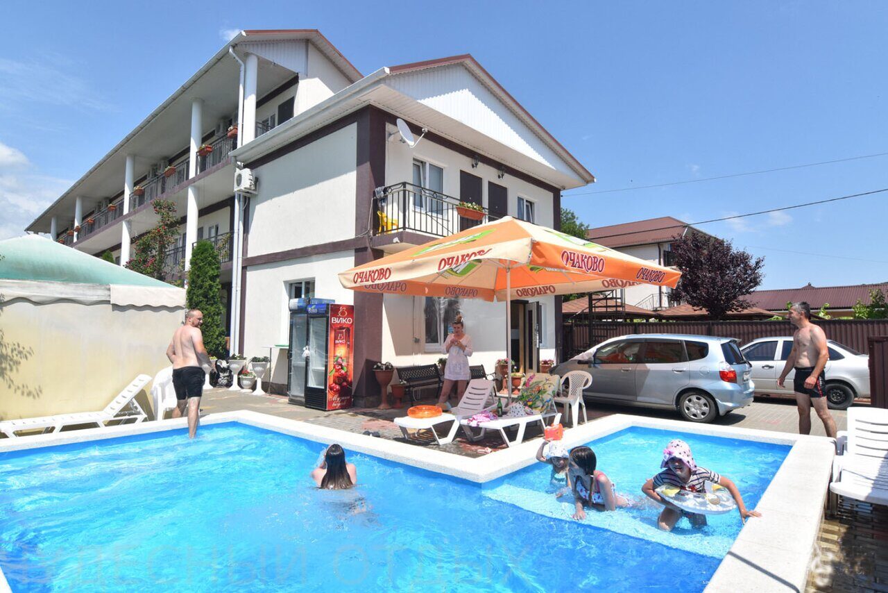 Айсберг, Гостевой дом Чёрное море