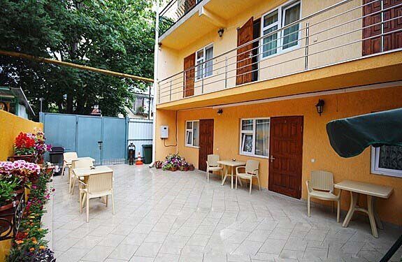 Алёна, Гостевой дом