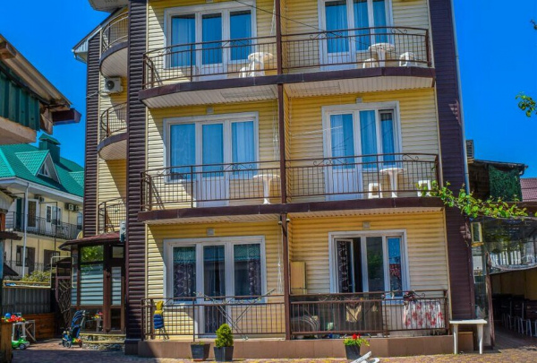 Гостевой дом «Петергоф»   п.Лазаревское