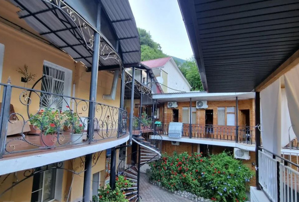 Русских Добровольцев,  Гостевой дом, г. Гагры