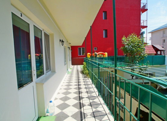 Анастасия Роз, Гостевой дом 2