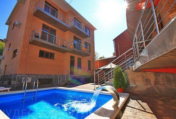 Валентина, Гостевой дом