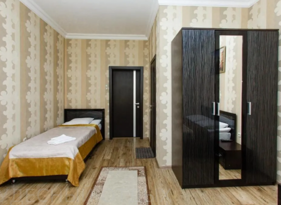 Рената, Отель 2