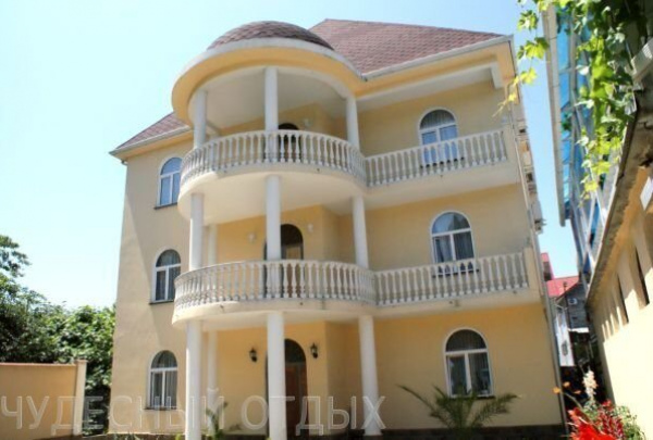 Рената, Отель