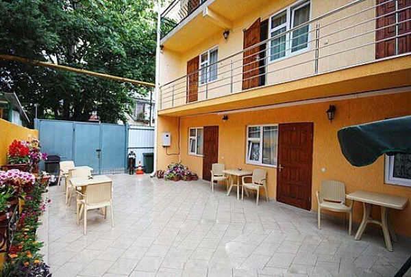 Алёна, Гостевой дом