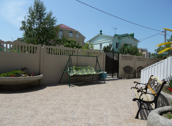 ТРИ БОГАТЫРЯ, ГОСТЕВОЙ ДОМ  Пос.  Витязево 2