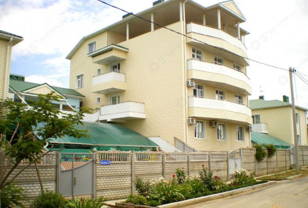 ТРИ БОГАТЫРЯ, ГОСТЕВОЙ ДОМ  Пос.  Витязево