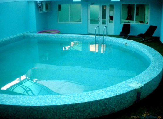 ТРИ БОГАТЫРЯ, ГОСТЕВОЙ ДОМ  Пос.  Витязево 2