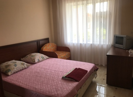 ТРИ БОГАТЫРЯ, ГОСТЕВОЙ ДОМ  Пос.  Витязево 2