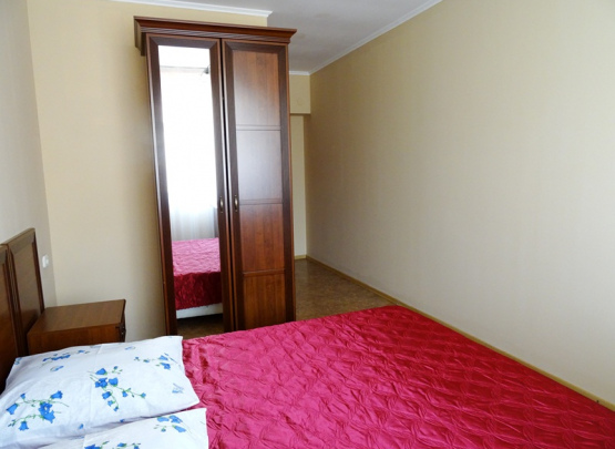 ТРИ БОГАТЫРЯ, ГОСТЕВОЙ ДОМ  Пос.  Витязево 2