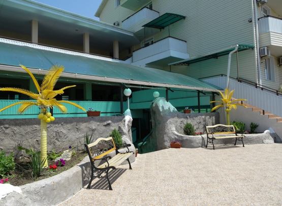 ТРИ БОГАТЫРЯ, ГОСТЕВОЙ ДОМ  Пос.  Витязево 2