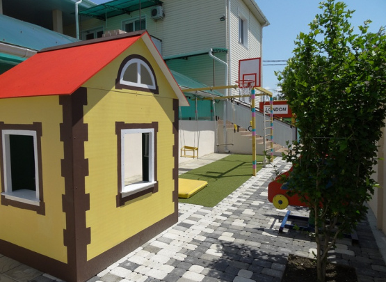 ТРИ БОГАТЫРЯ, ГОСТЕВОЙ ДОМ  Пос.  Витязево 2