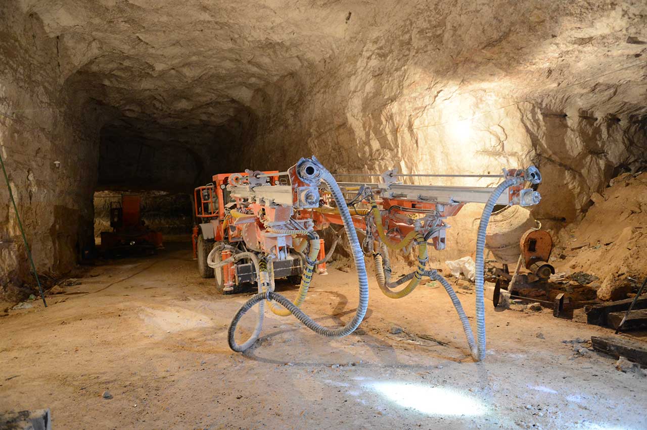 Пешелань - Музей горного дела, геологии и спелеологии